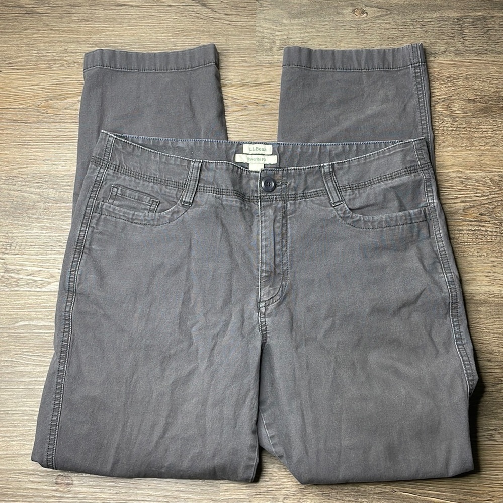 LL Bean Women’s Favorite Fit Straight Leg Grey Pants, size 10 Petite